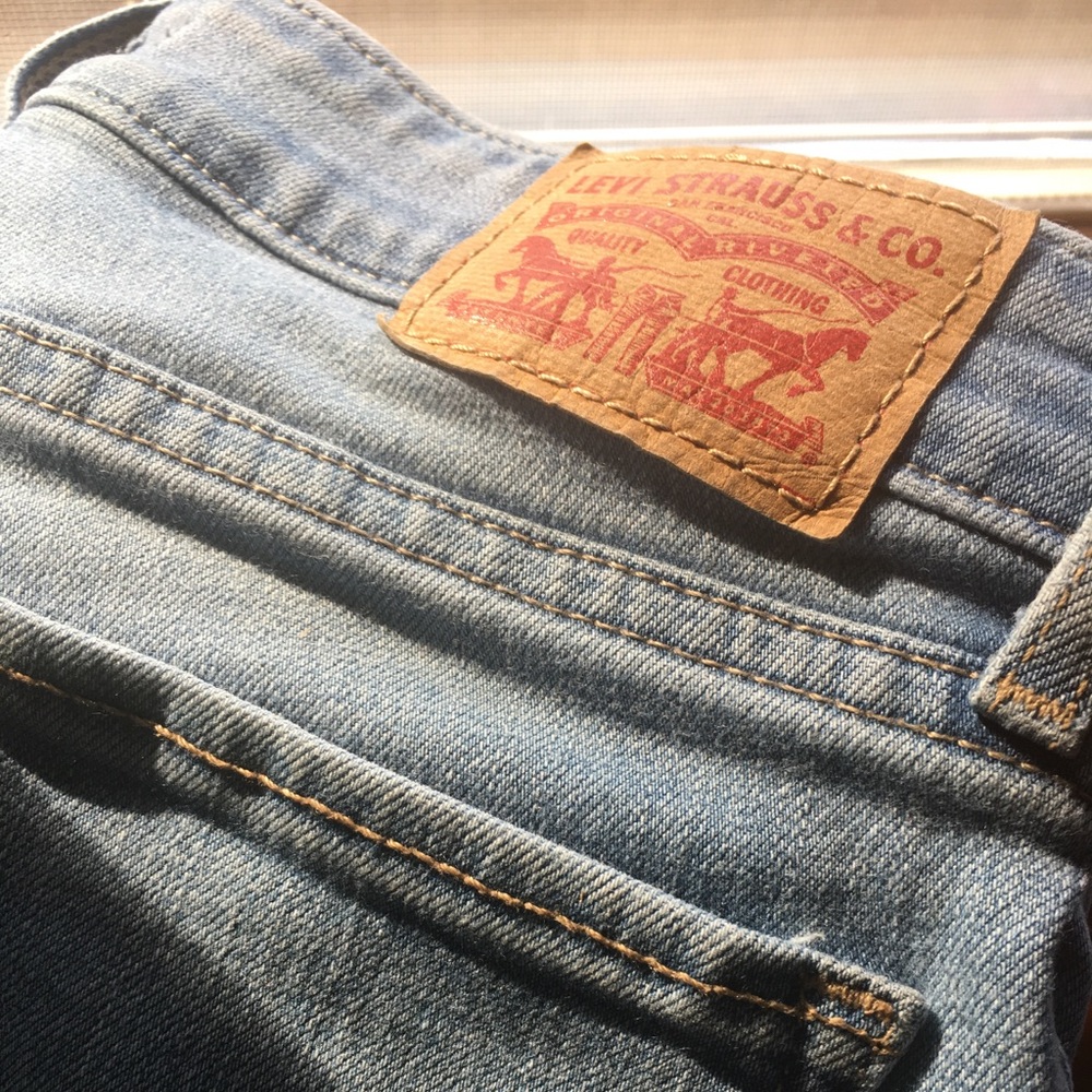 Levi’s Size 26 Waist & 28 Inseam